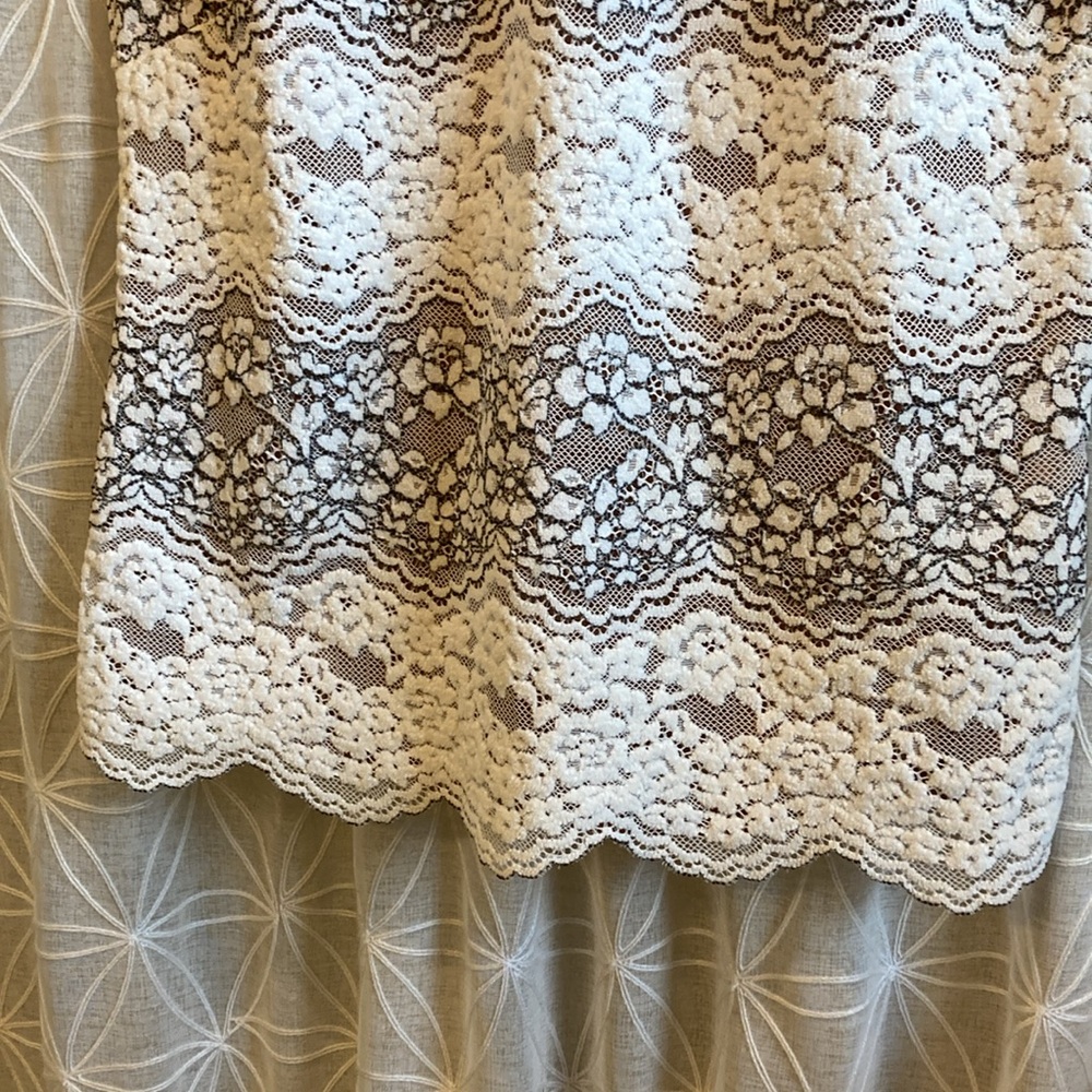 Sleeveless Lace Overlay High-Neck Top - White & Brown - Picture 3 of 13